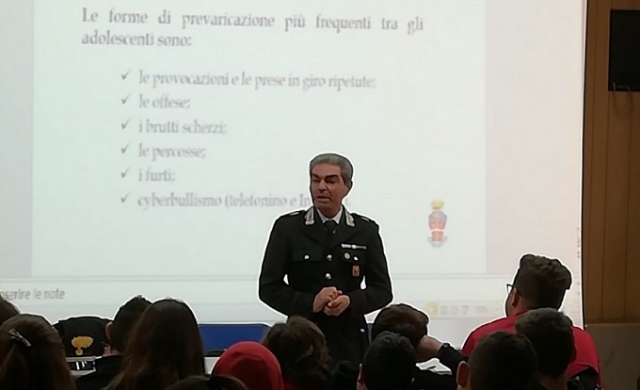 Siracusa, i Carabinieri incontrano gli studenti dell’istituto comprensivo “G. Verga”