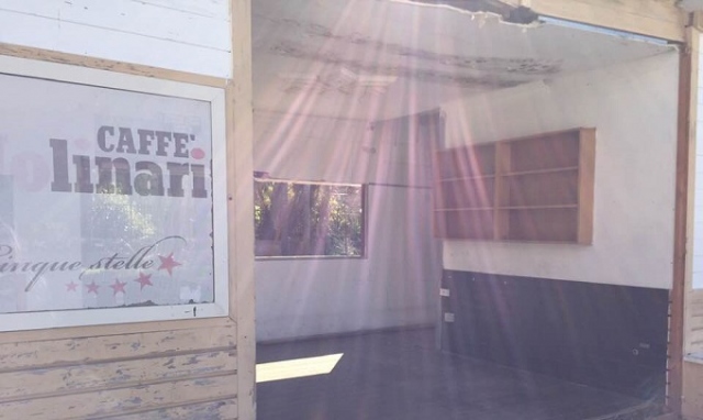 Siracusa, la giunta approva la demolizione del chiosco in legno del Molo Sant'Antonio