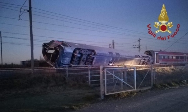 Lodi, deraglia un treno ad alta velocità: un morto e un disperso