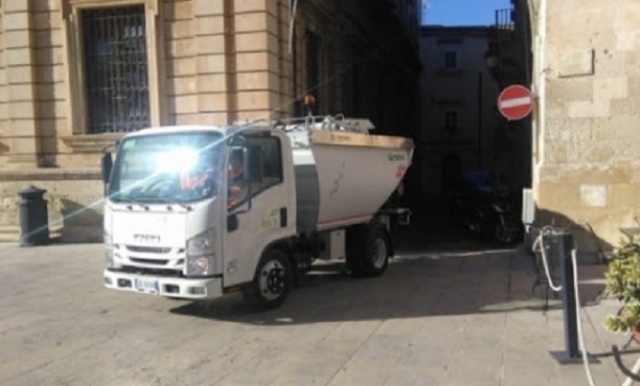 Siracusa, mezzi inadeguati per la raccolta differenziata nelle zone balneari