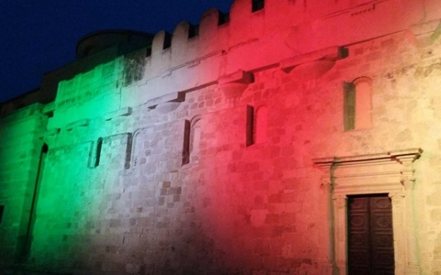 Siracusa, il Tricolore illumina la Cattedrale: segno di solidarietà e unione
