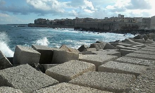 Siracusa, Grienti: "Necessaria una manutenzione su frangiflutti al lungomare di Levante"