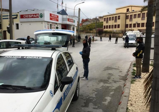 Noto, intensificati i controlli: presidiati anche i supermercati