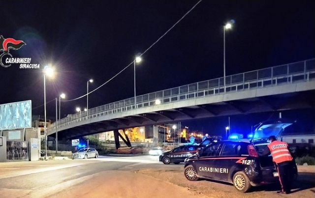 Siracusa e provincia, passeggiate, visite agli amici, in tre su un motorino rubato e anche un trasloco: tante denunce