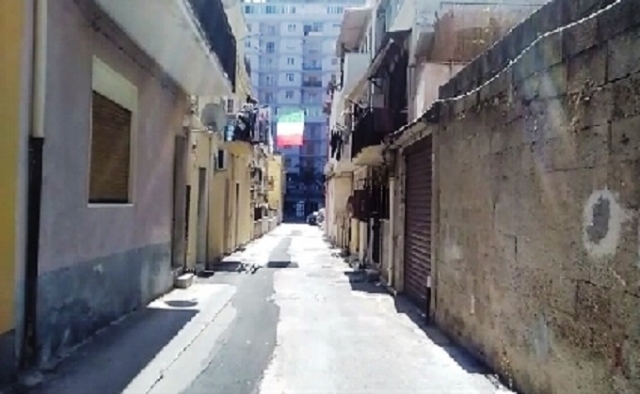 La Radio per l'Italia, il flashmob che divide Siracusa: chi partecipa, e chi non trova più un motivo per cantare. VIDEO