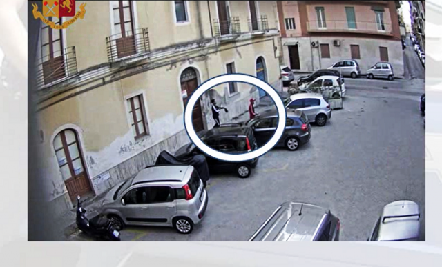 Augusta, sventata piazza di spaccio organizzata anche dagli arresti domiciliari: arrestati in tre. VIDEO