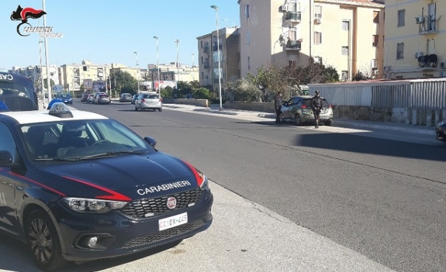 Siracusa, esercizi commerciali aperti nonostante divieti: sospese attività