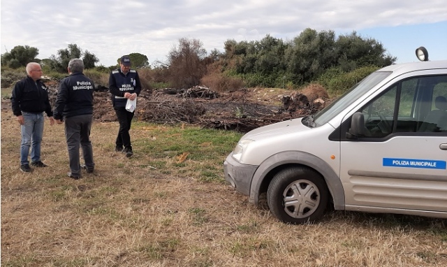 Siracusa, roghi di rifiuti all'Arenlla: sequestro preventivo per il terreno-discarica