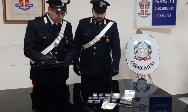 Siracusa, in casa 16 grammi di cocaina in pietra: arrestato