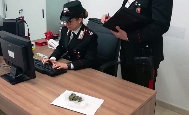 Augusta, avrebbe spacciato droga anche dagli arresti domiciliari: tradotto in carcere