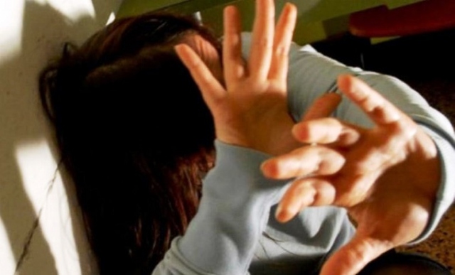 Augusta, calci e pugni alla moglie: arrestato marito violento
