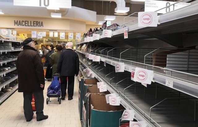 Coronavirus a Siracusa, dal tizio che compra una banana a chi chiede l'estratto conto alla posta: dossier di quotidiana irresponsabilità