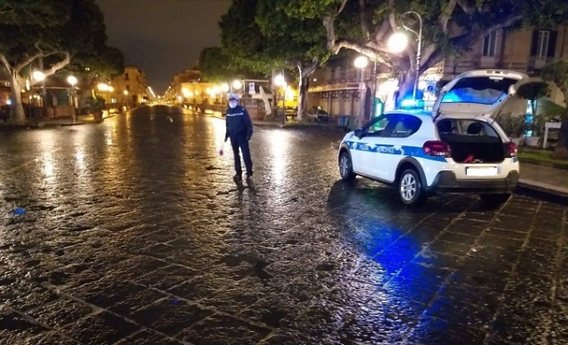 Siracusa, contenimento sanitario: intensificati i controlli della Polizia municipale nelle ore notturne