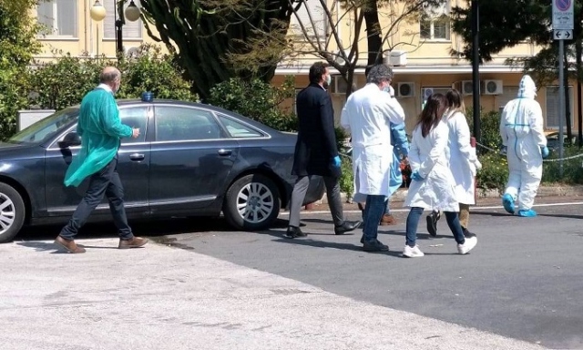 Siracusa, Covid team e sindaco Italia sopralluogo in Ospedale: creati tre percorsi per pazienti ordinari, grigi e positivi