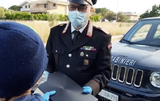 Augusta, i Carabinieri donano computer a studenti dell'istituto Comprensivo “Orso Mario Corbino”