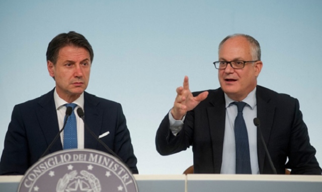 Dopo l'Eurogruppo, Conte: 'Sul Mes la posizione non cambia