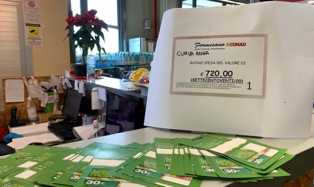 Siracusa, la solidarietà della Curva Anna: buoni spesa per le famiglie in difficoltà