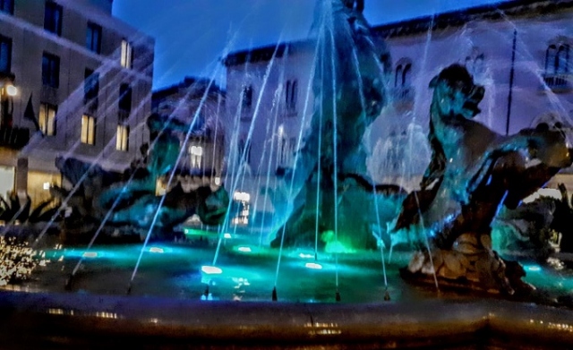 Siracusa, Giornata della consapevolezza dell’autismo: la Fontana di Diana illuminata di blu