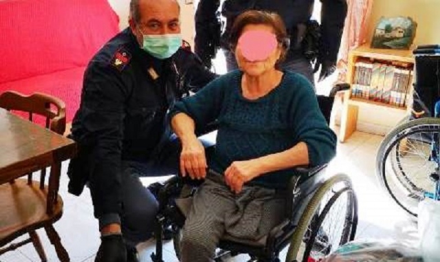 Siracusa, la Polizia recapita spesa a casa di un'anziana