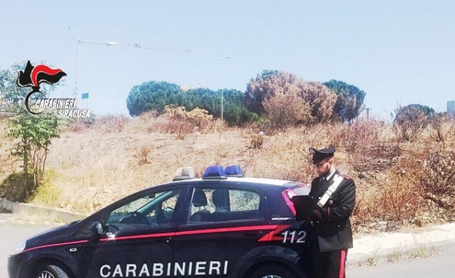 Rosolini, tentano furto in negozio: arrestati in due e tradotti ai domiciliari