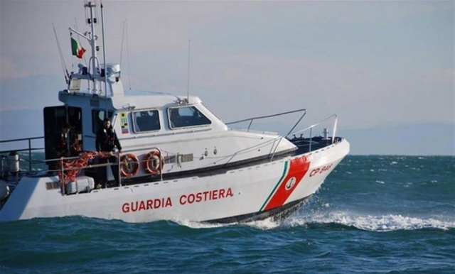 Siracusa, rete e attività di pesca abusiva vicino al Castello Maniace: sanzioni e sequestri
