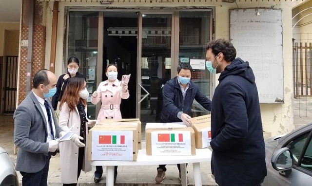 Siracusa, donate dalla comunità cinese 3mila mascherine e 2 ventilatori polmonari all'Ospedale Umberto I