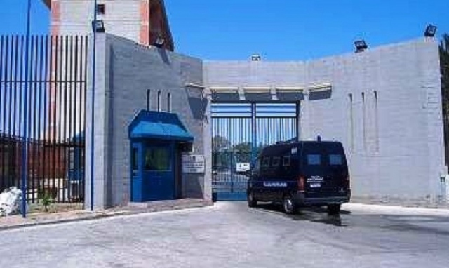 Augusta, agenti di Polizia penitenziaria aggrediti da due detenuti