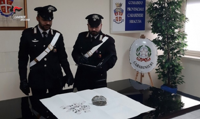 Siracusa, in possesso di marijuana e hashish: 47enne ai domiciliari