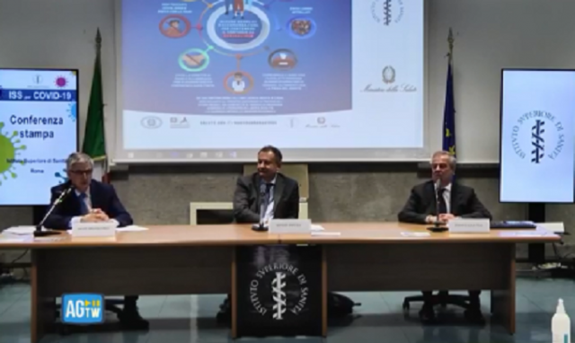 Coronavirus, Brusaferro: 'I dati confermano la decrescita, ma non abbassare la guardia'