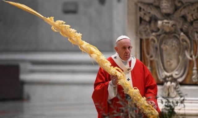 Domenica delle palme, Papa Francesco: 'Cerchiamo chi è solo'