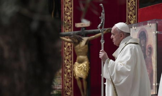 Il Papa nel messaggio "urbi et Orbi: "L'Europa dia prova di solidarietà"