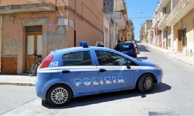 Pachino, insulta e minaccia i poliziotti impegnati nei controlli: denunciato