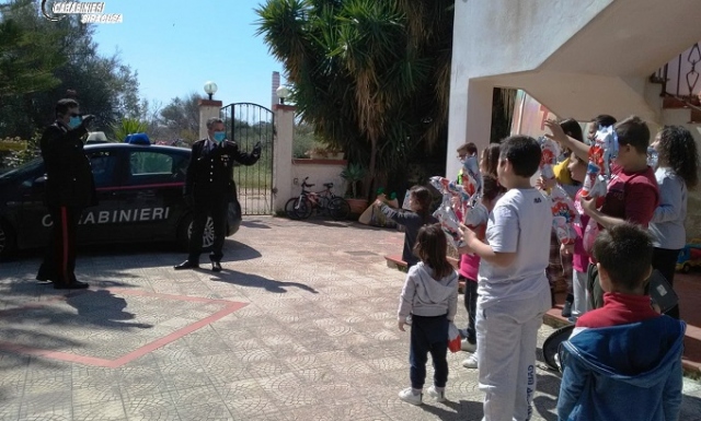 Priolo Gargallo, i Carabinieri regalano Uova di Pasqua ai piccoli ospiti della comunità "La casa dei bambini"