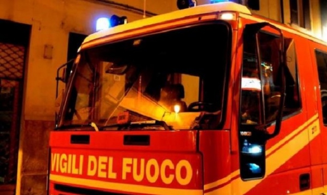 Siracusa, incendio d'auto in via San Paolo