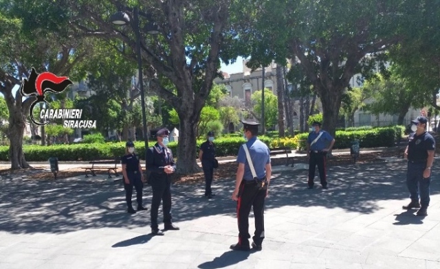 Siracusa, l'Associazione Nazionale Carabinieri all'ingresso dei parchi nel rispetto delle norme anti contagio