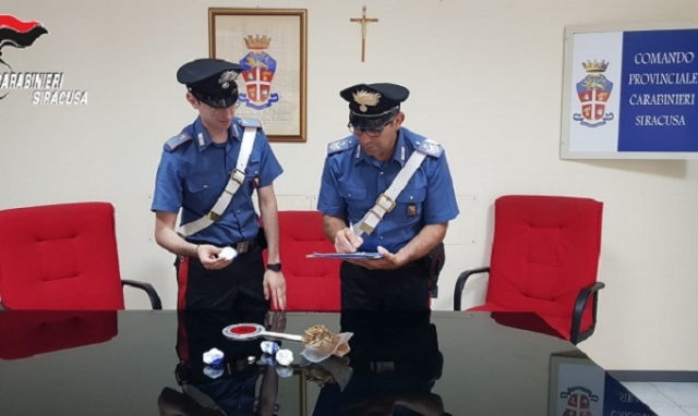 Siracusa, deteneva in casa polvere esplodente: potrebbe trattarsi della stessa utilizzata per i 2 ordigni artigianali rinvenuti in città