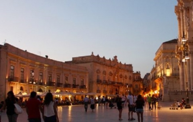 Siracusa, più solarium, no strisce blu e più spazio all'aperto per bar e ristoranti: proposte per far ripartire l'economia locale