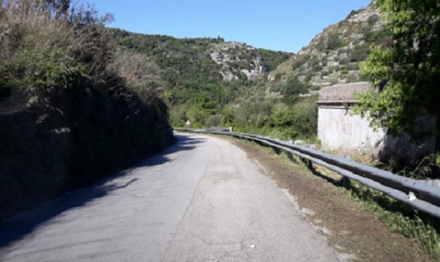 Siracusa, diserbo delle strade provinciali: squadre al lavoro