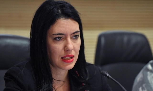 Scuola, accordo nella maggioranza: concorso dopo l'estate