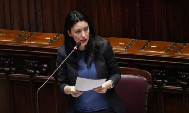 Minacce e insulti sui social, scorta per la ministra Azzolina