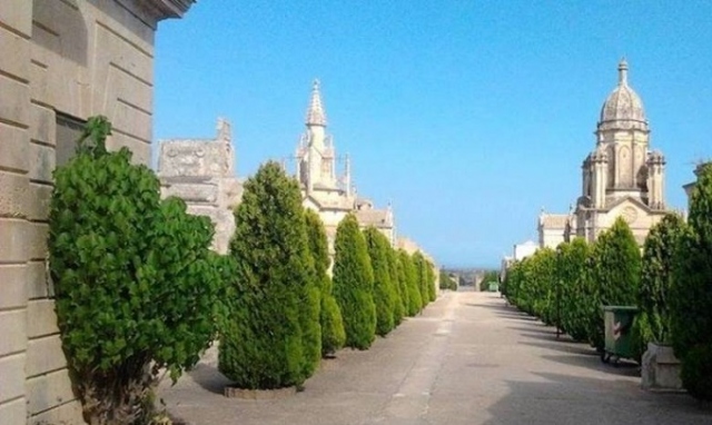 Canicattini Bagni, da domani riapre il Cimitero: si entra solo con la mascherina