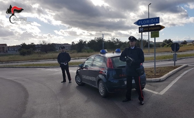 Siracusa e provincia, contenimento sanitario: in 7 sorpresi a giocare a pallone in piazza, sanzioni