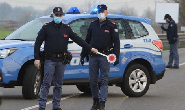 Siracusa, non si ferma al controllo della Polizia: 24enne denunciato