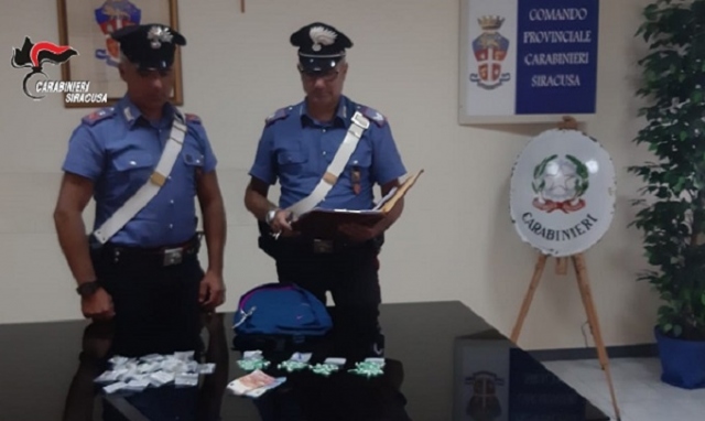 Siracusa, blitz antidroga in via Italia 103: sequestrate cocaina e marijuana