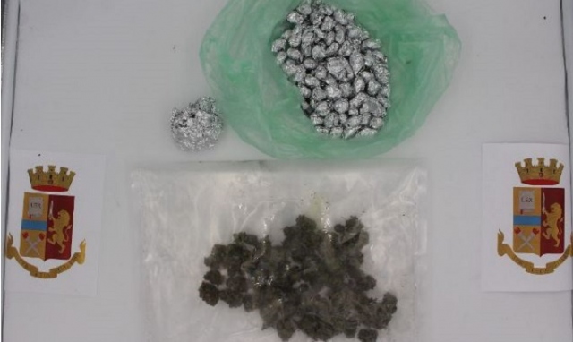 Siracusa, spacciava dai domiciliari: 35enne finisce in manette