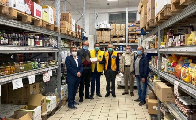 Il Lions club Siracusa Host dona generi alimentari alla mensa dei poveri di Via Nome di Gesù