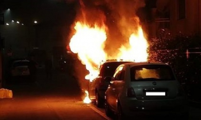 Siracusa, incendio d'auto in via Barresi: distrutta una Smart