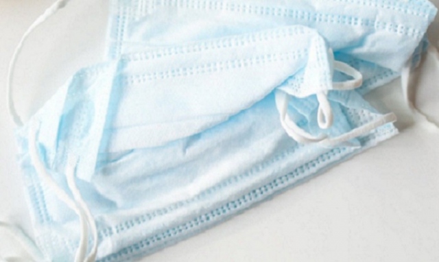 Coronavirus, 10 milioni di mascherine alle farmacie: verso l'accordo