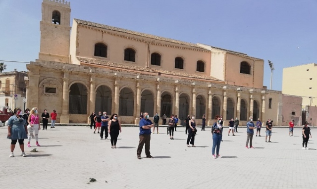 Siracusa, terzo sabato in piazza per le Mascherine Tricolori