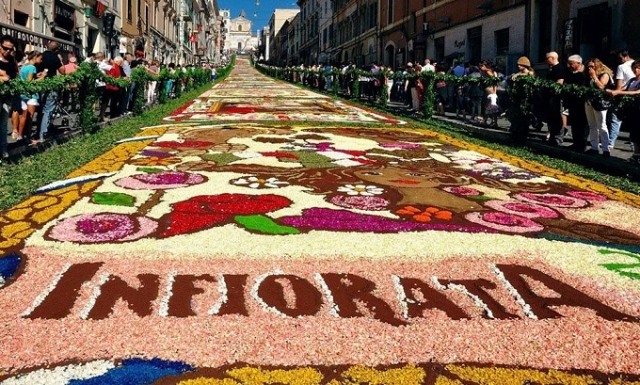 In tempi di Coronavirus l'Infiorata di Noto diventa social. VIDEO